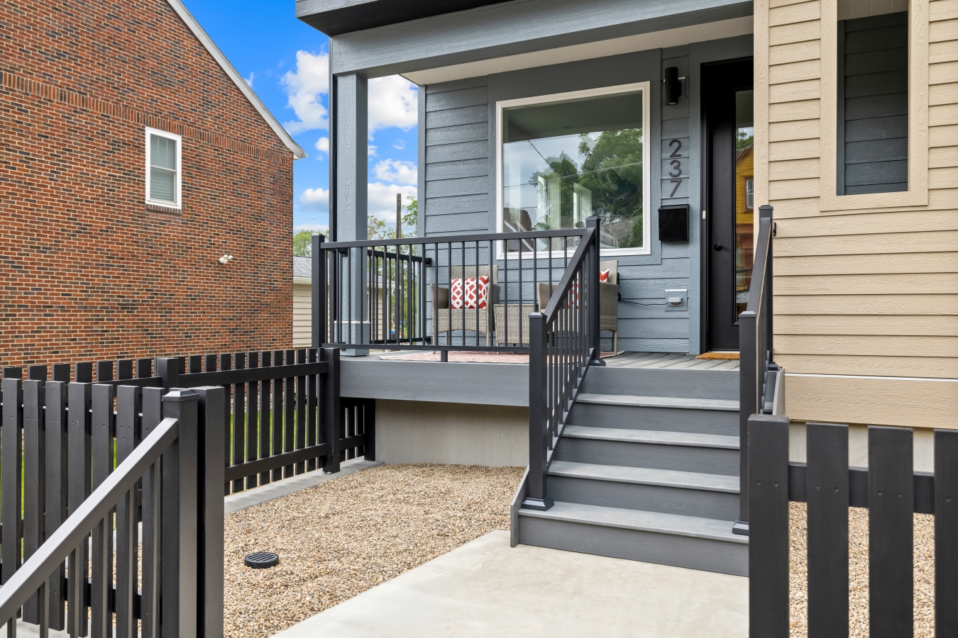 The Picket Fence - Front Entry